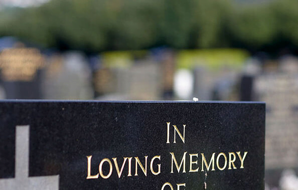 What do you write on a cremation stone